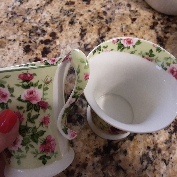 VINTAGE GNA FINE ITALIAN DESIGN PORCELAIN CUPS, ROSE PATTERN - Picture 13 of 16